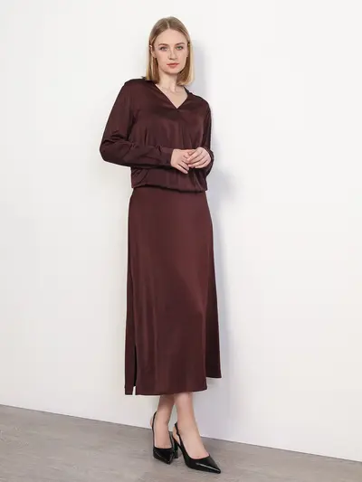 Юбка с разрезом сбоку темно-бордового цвета